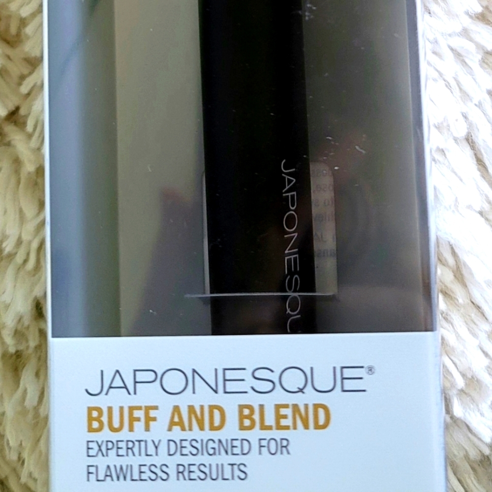 BRAND NEW! JAPONESQUE Buff and Blend Brush